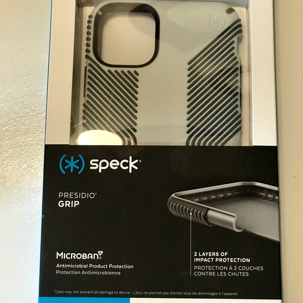 (*) Speck iPhone Grip Case